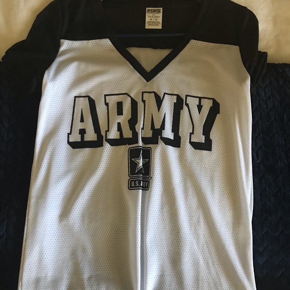 VS Pink US Army